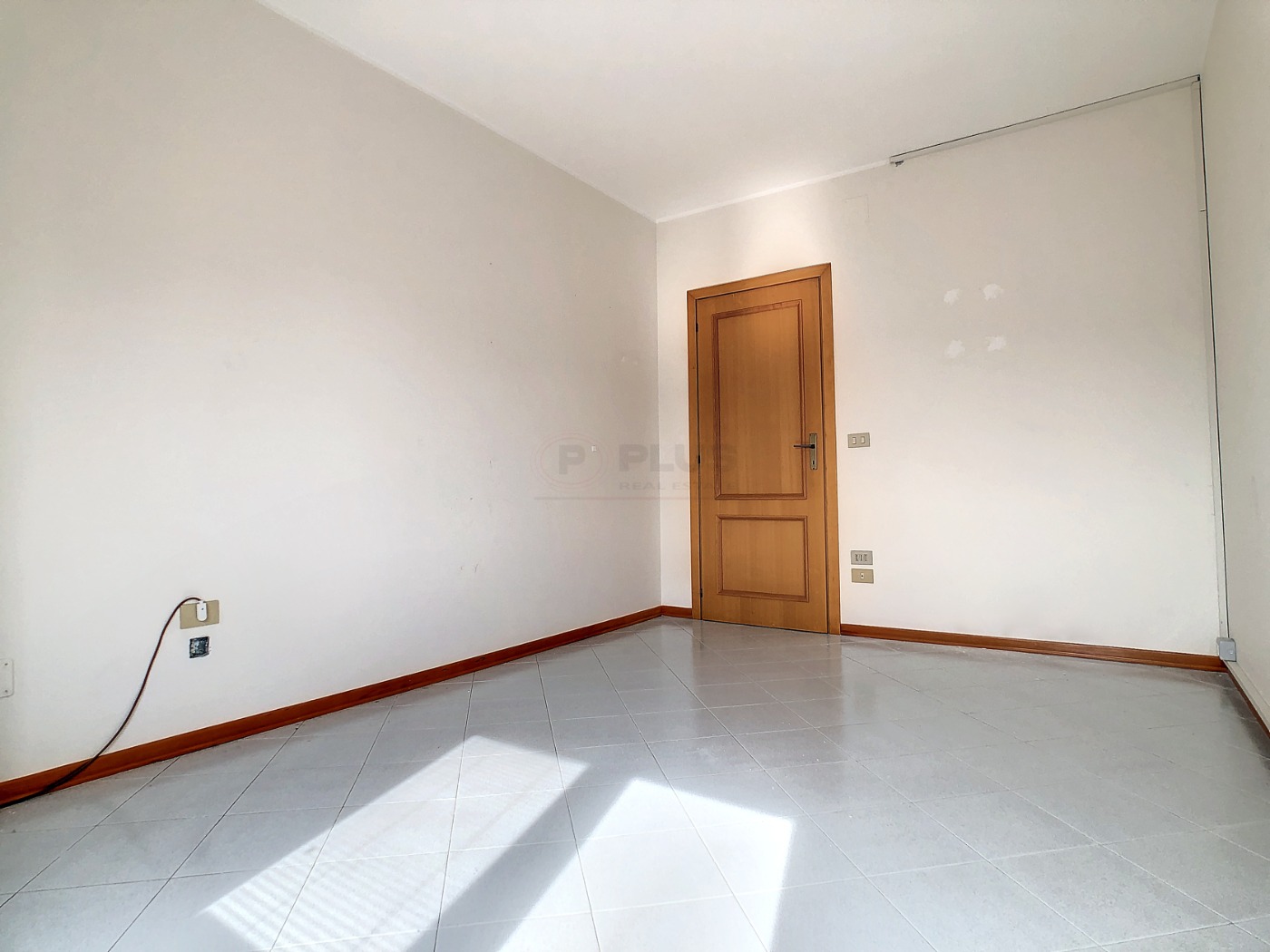 <span  class="uc_style_uc_tiles_grid_image_elementor_uc_items_attribute_title" style="color:#ffffff;">57672.jpg</span>