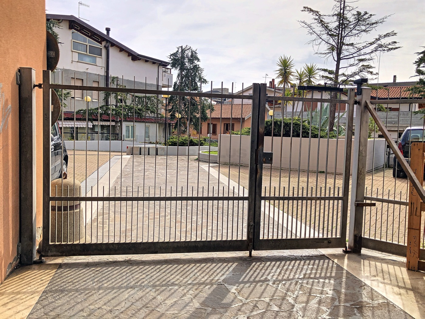 <span  class="uc_style_uc_tiles_grid_image_elementor_uc_items_attribute_title" style="color:#ffffff;">57685.jpg</span>