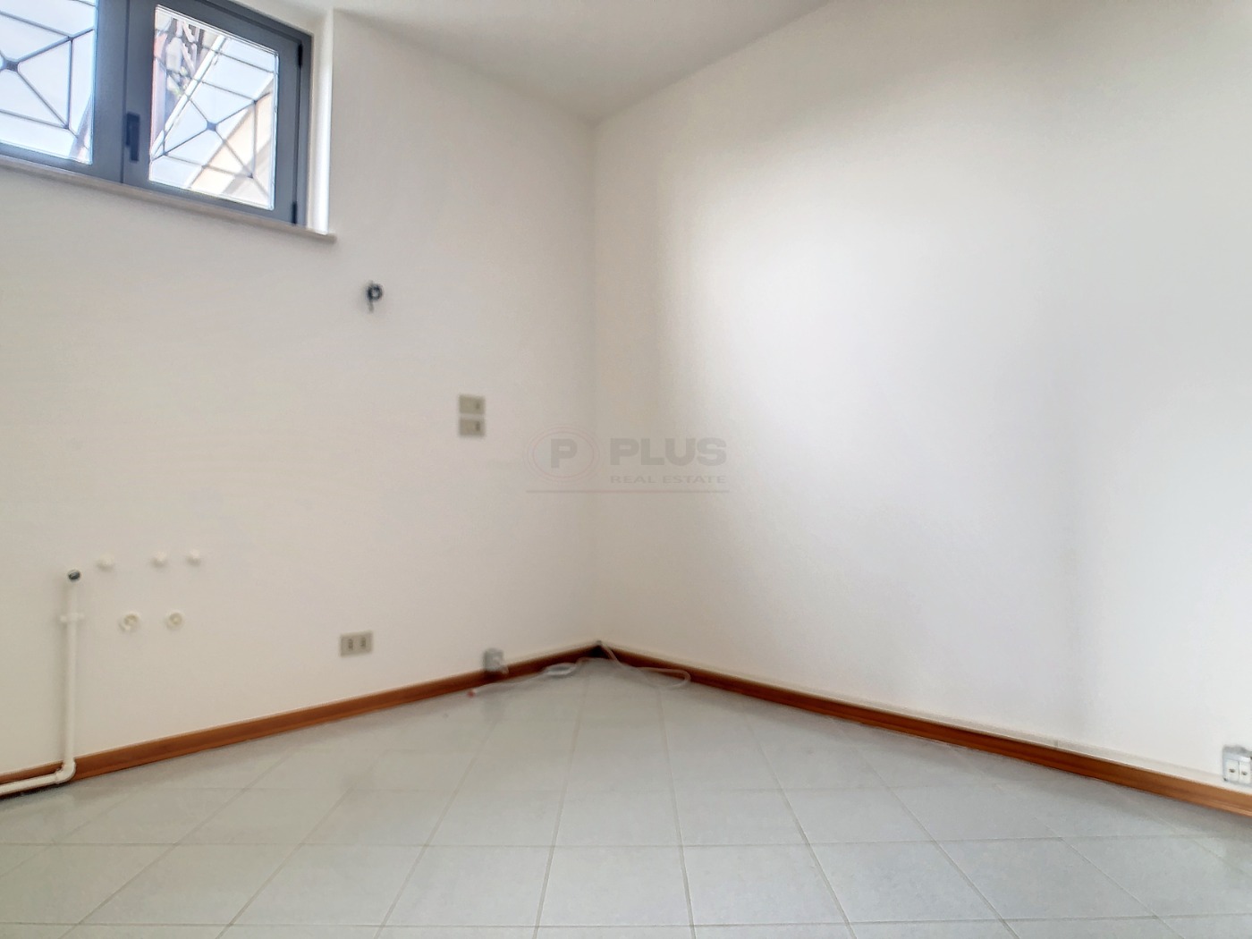 <span  class="uc_style_uc_tiles_grid_image_elementor_uc_items_attribute_title" style="color:#ffffff;">57686.jpg</span>