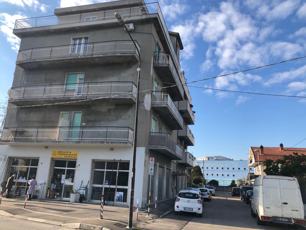 <span  class="uc_style_uc_tiles_grid_image_elementor_uc_items_attribute_title" style="color:#ffffff;">57772.jpeg</span>