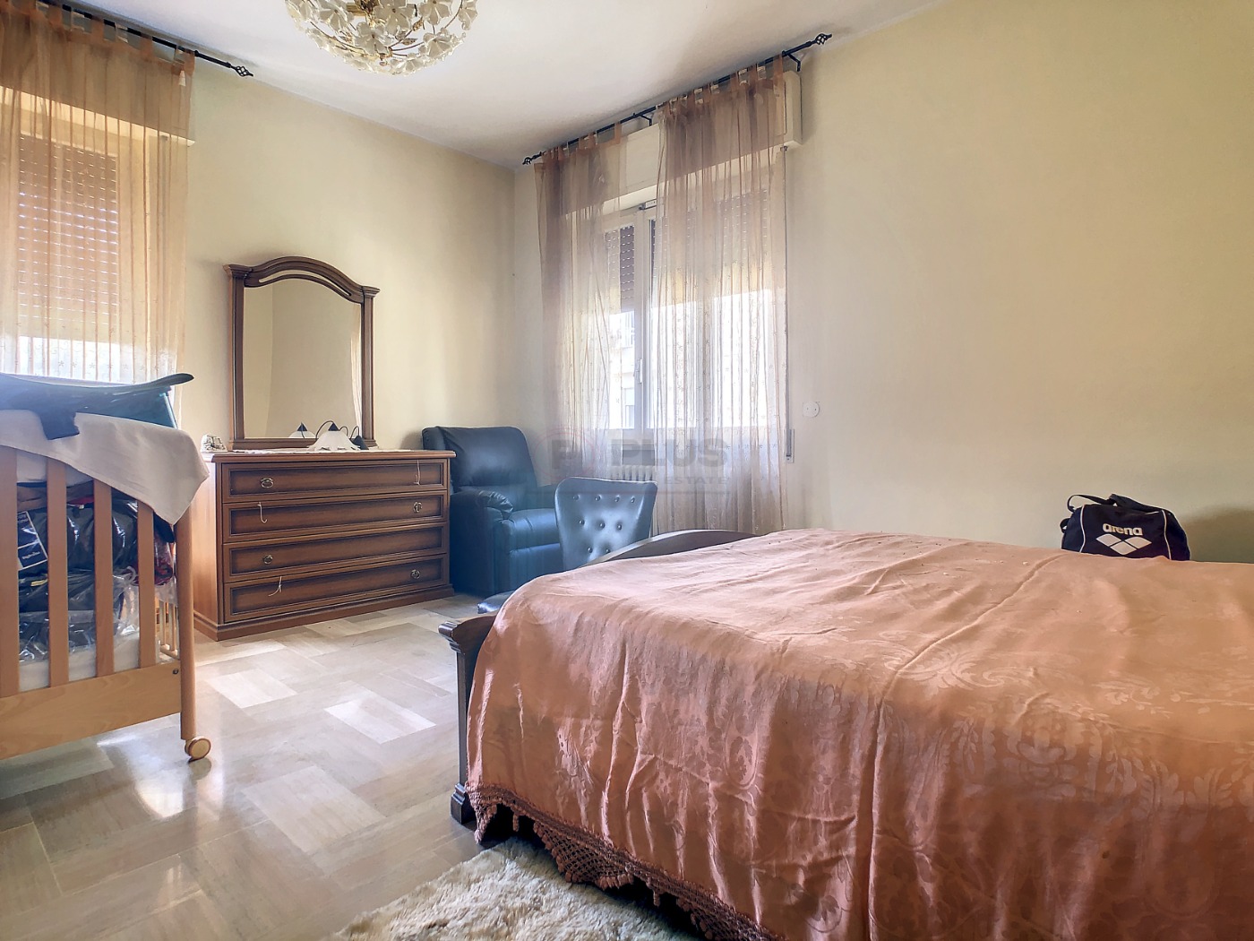 <span  class="uc_style_uc_tiles_grid_image_elementor_uc_items_attribute_title" style="color:#ffffff;">57530.jpg</span>