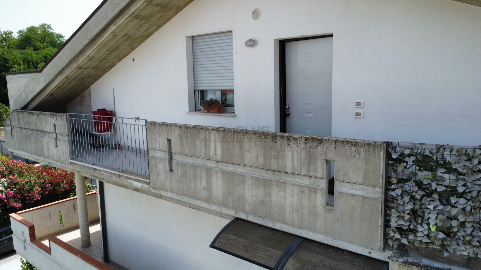 <span  class="uc_style_uc_tiles_grid_image_elementor_uc_items_attribute_title" style="color:#ffffff;">58001.jpg</span>