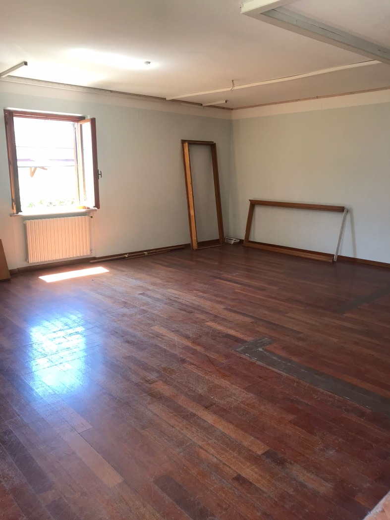 <span  class="uc_style_uc_tiles_grid_image_elementor_uc_items_attribute_title" style="color:#ffffff;">54834.jpg</span>