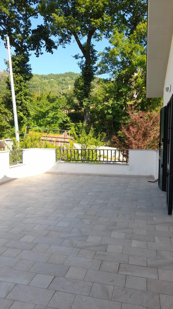 <span  class="uc_style_uc_tiles_grid_image_elementor_uc_items_attribute_title" style="color:#ffffff;">Appartamenti in LOCAZIONE a Farindola</span>