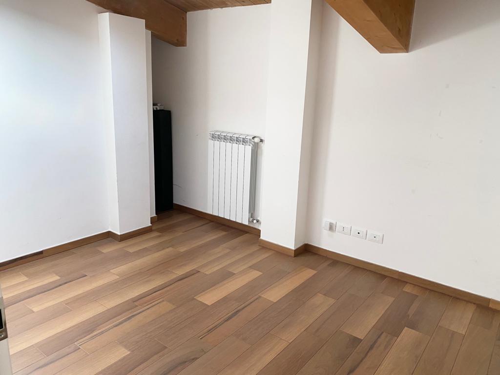 <span  class="uc_style_uc_tiles_grid_image_elementor_uc_items_attribute_title" style="color:#ffffff;">53196.jpg</span>