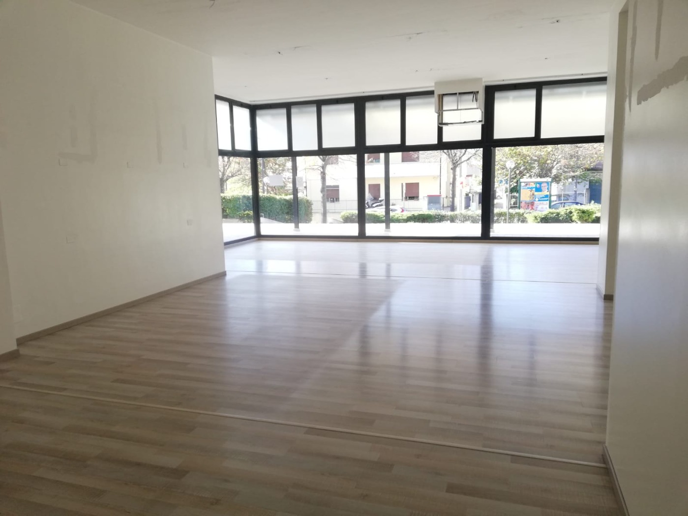 <span  class="uc_style_uc_tiles_grid_image_elementor_uc_items_attribute_title" style="color:#ffffff;">54088.jpg</span>