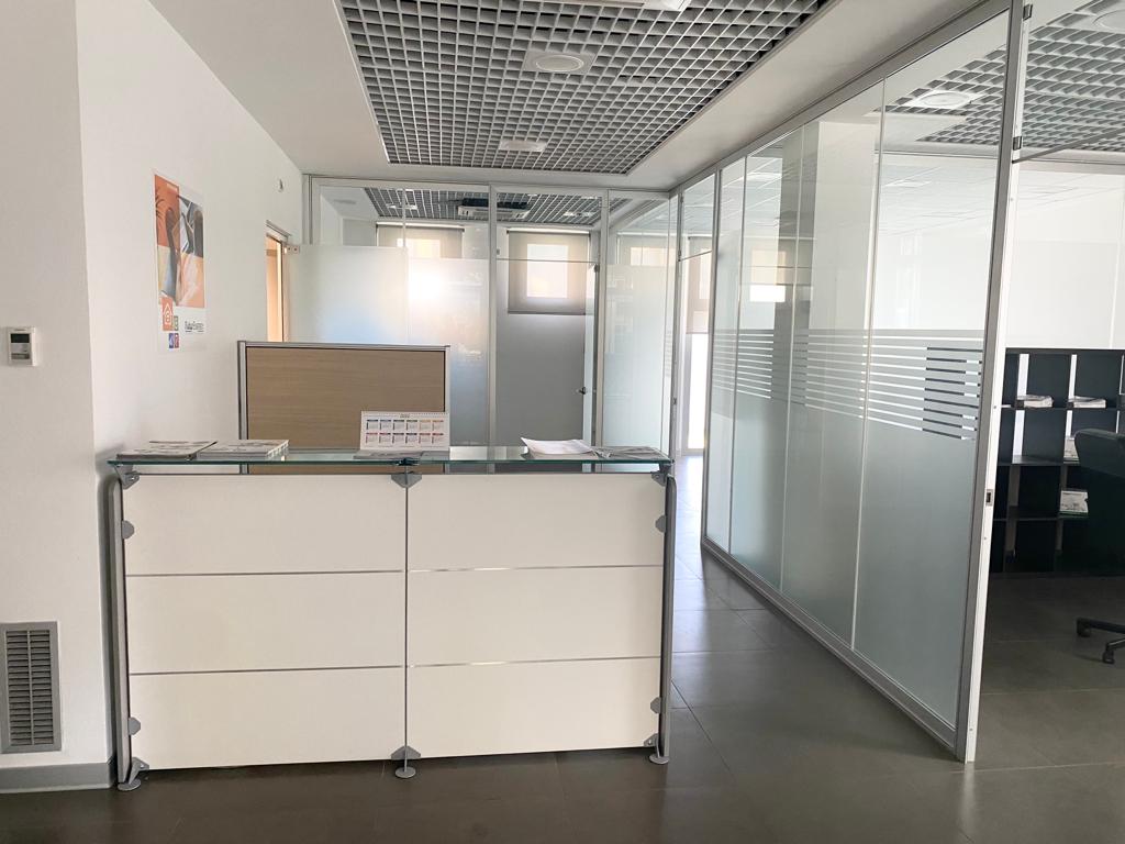 <span  class="uc_style_uc_tiles_grid_image_elementor_uc_items_attribute_title" style="color:#ffffff;">Negozio in LOCAZIONE a Pescara</span>