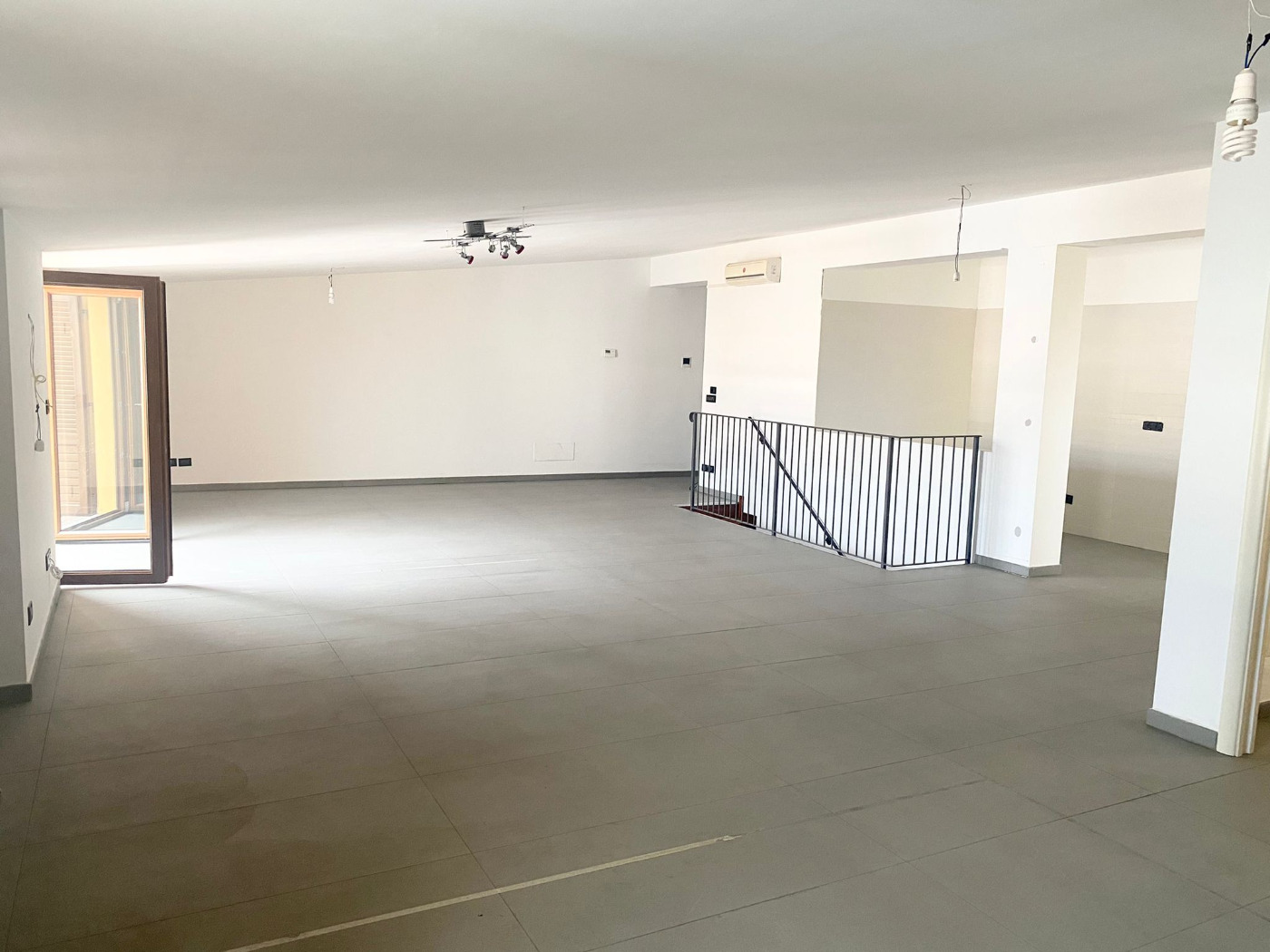 <span  class="uc_style_uc_tiles_grid_image_elementor_uc_items_attribute_title" style="color:#ffffff;">58254.jpg</span>