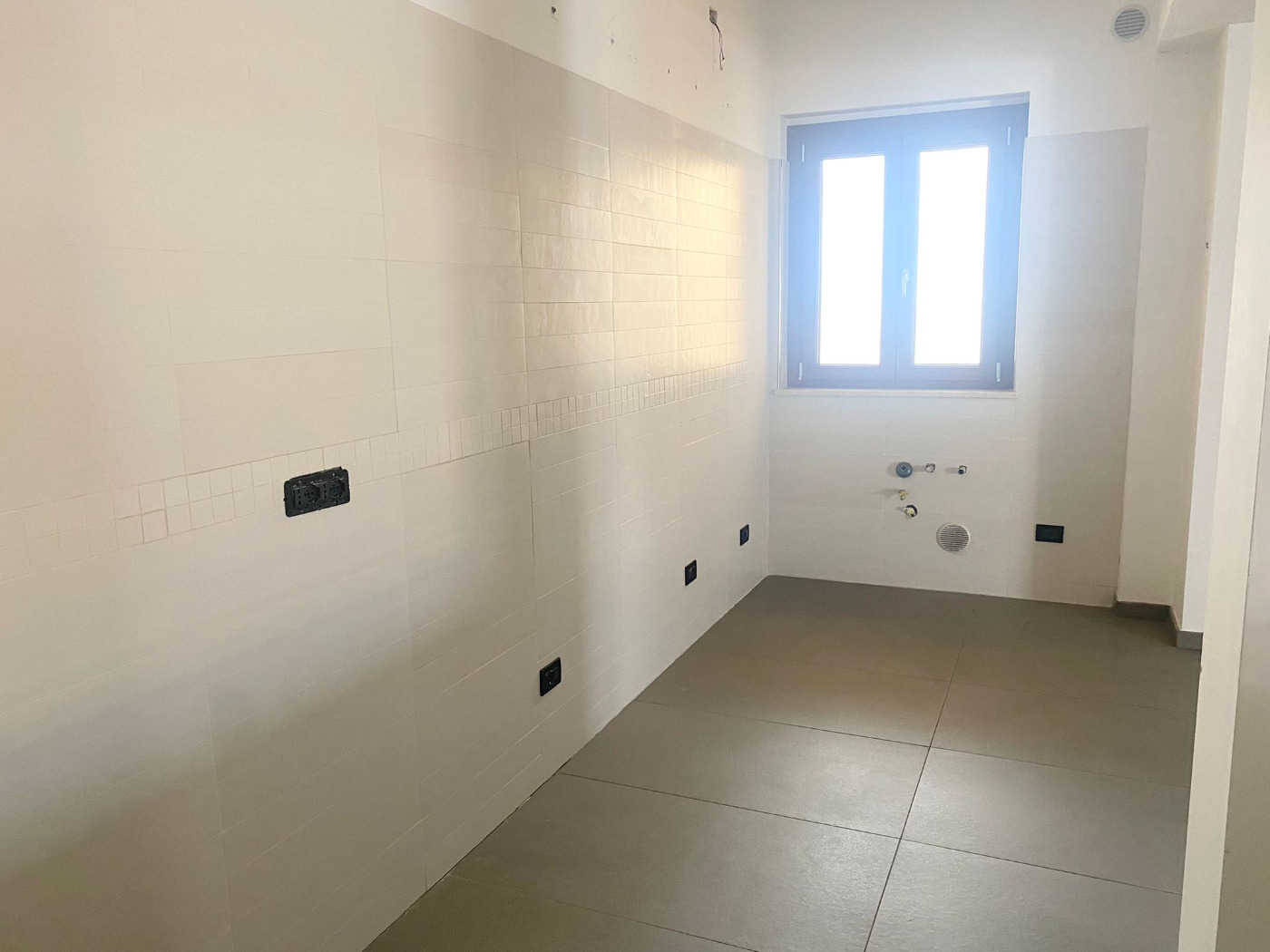 <span  class="uc_style_uc_tiles_grid_image_elementor_uc_items_attribute_title" style="color:#ffffff;">58256.jpg</span>