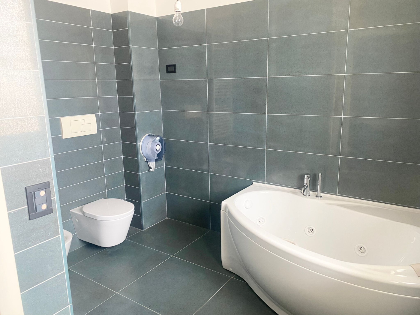 <span  class="uc_style_uc_tiles_grid_image_elementor_uc_items_attribute_title" style="color:#ffffff;">58262.jpg</span>