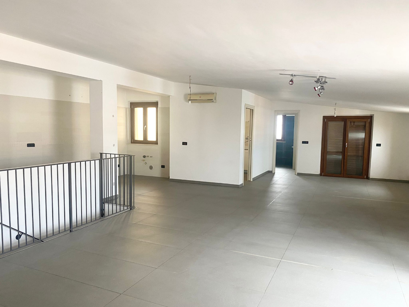 <span  class="uc_style_uc_tiles_grid_image_elementor_uc_items_attribute_title" style="color:#ffffff;">Appartamenti in LOCAZIONE a San Giovanni Teatino</span>