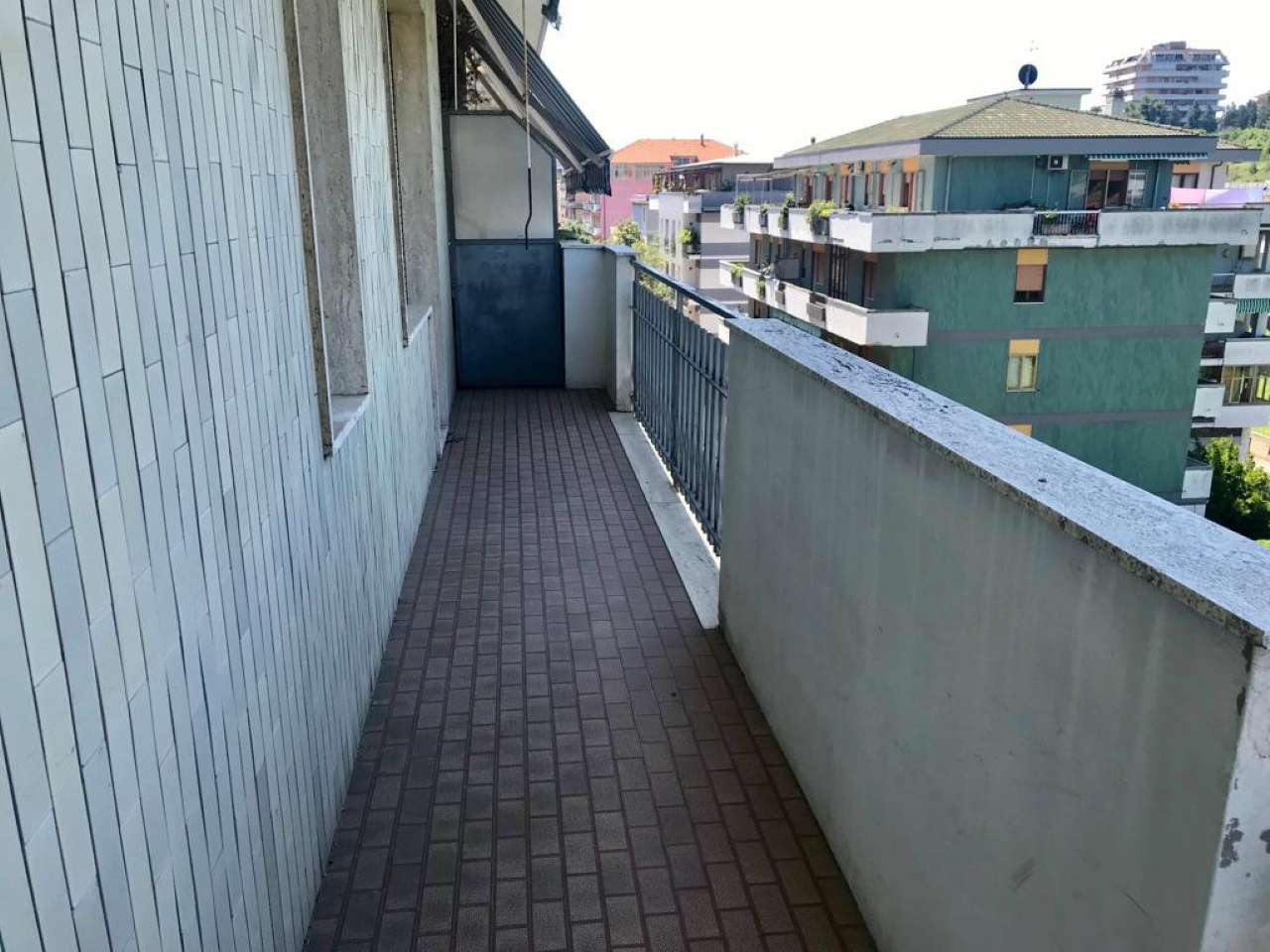 <span  class="uc_style_uc_tiles_grid_image_elementor_uc_items_attribute_title" style="color:#ffffff;">2585374753.jpg</span>