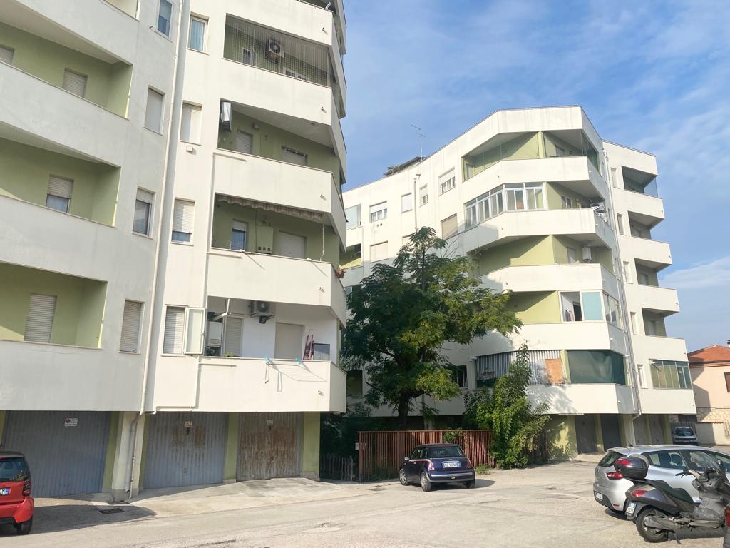 <span  class="uc_style_uc_tiles_grid_image_elementor_uc_items_attribute_title" style="color:#ffffff;">MONOLOCALE in ACQUISTO a Montesilvano</span>