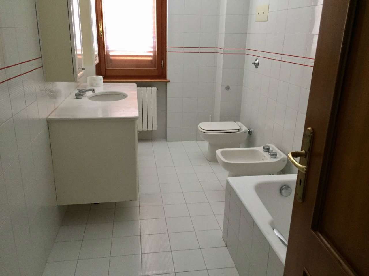 <span  class="uc_style_uc_tiles_grid_image_elementor_uc_items_attribute_title" style="color:#ffffff;">2574133084.jpg</span>