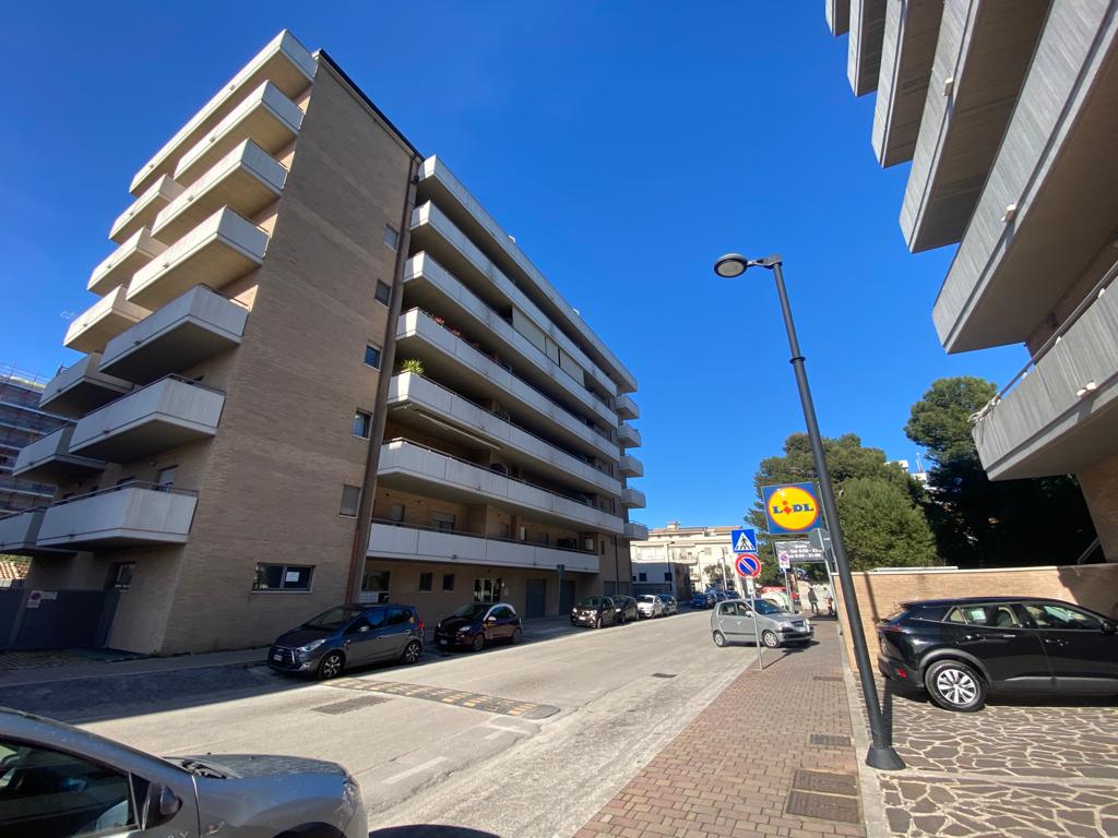 <span  class="uc_style_uc_tiles_grid_image_elementor_uc_items_attribute_title" style="color:#ffffff;">58444.jpg</span>