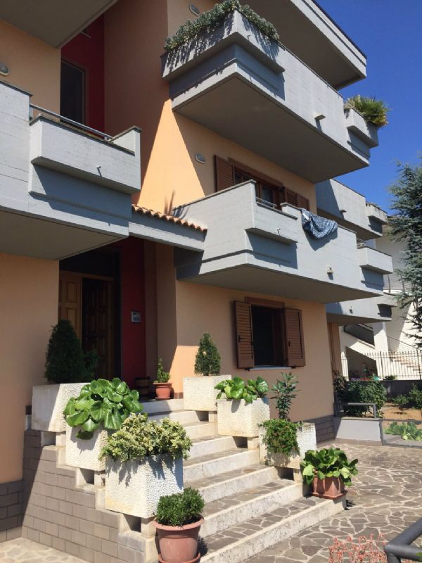 <span  class="uc_style_uc_tiles_grid_image_elementor_uc_items_attribute_title" style="color:#ffffff;">Appartamenti in LOCAZIONE a Pescara</span>