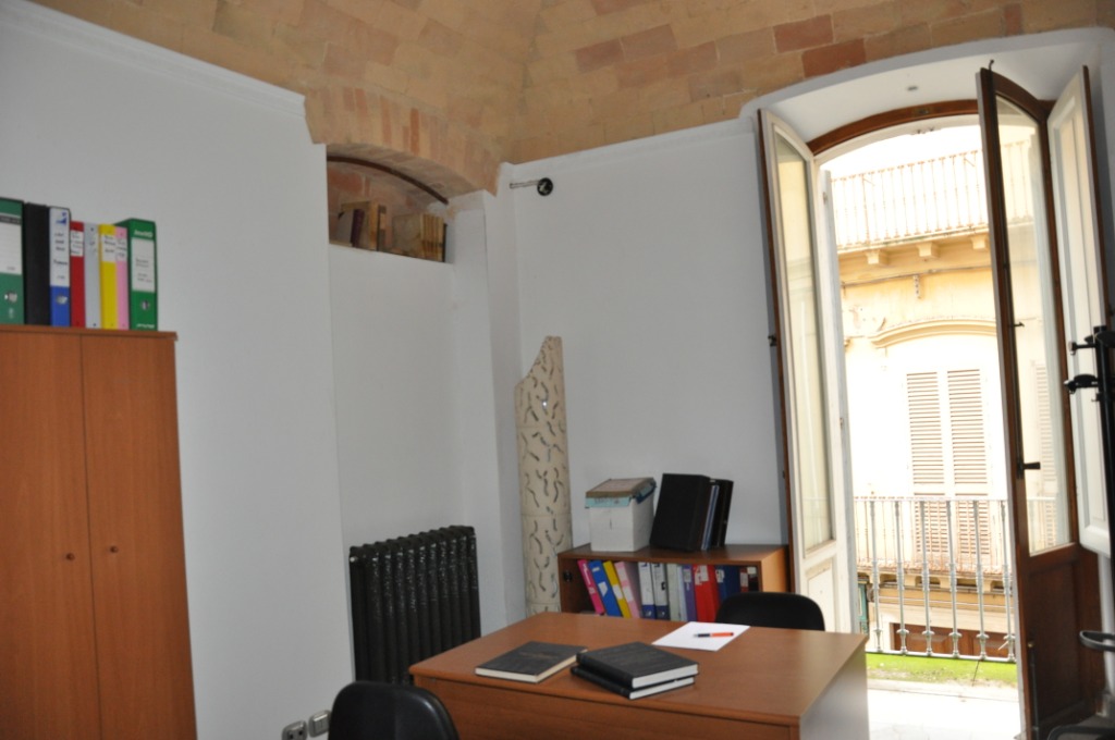 <span  class="uc_style_uc_tiles_grid_image_elementor_uc_items_attribute_title" style="color:#ffffff;">20107.jpg</span>