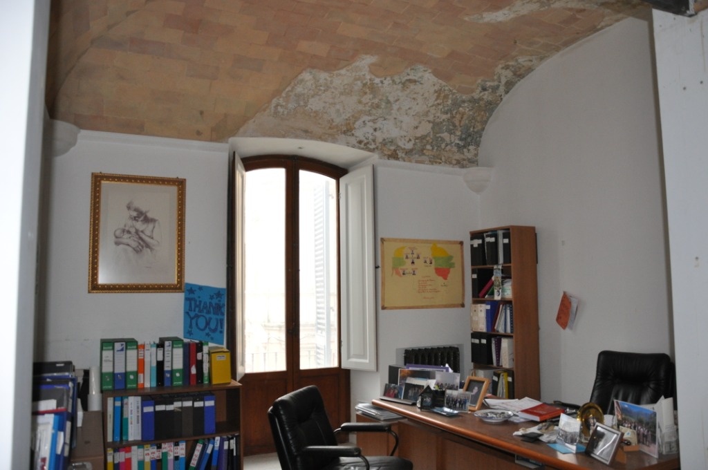 <span  class="uc_style_uc_tiles_grid_image_elementor_uc_items_attribute_title" style="color:#ffffff;">20114.jpg</span>