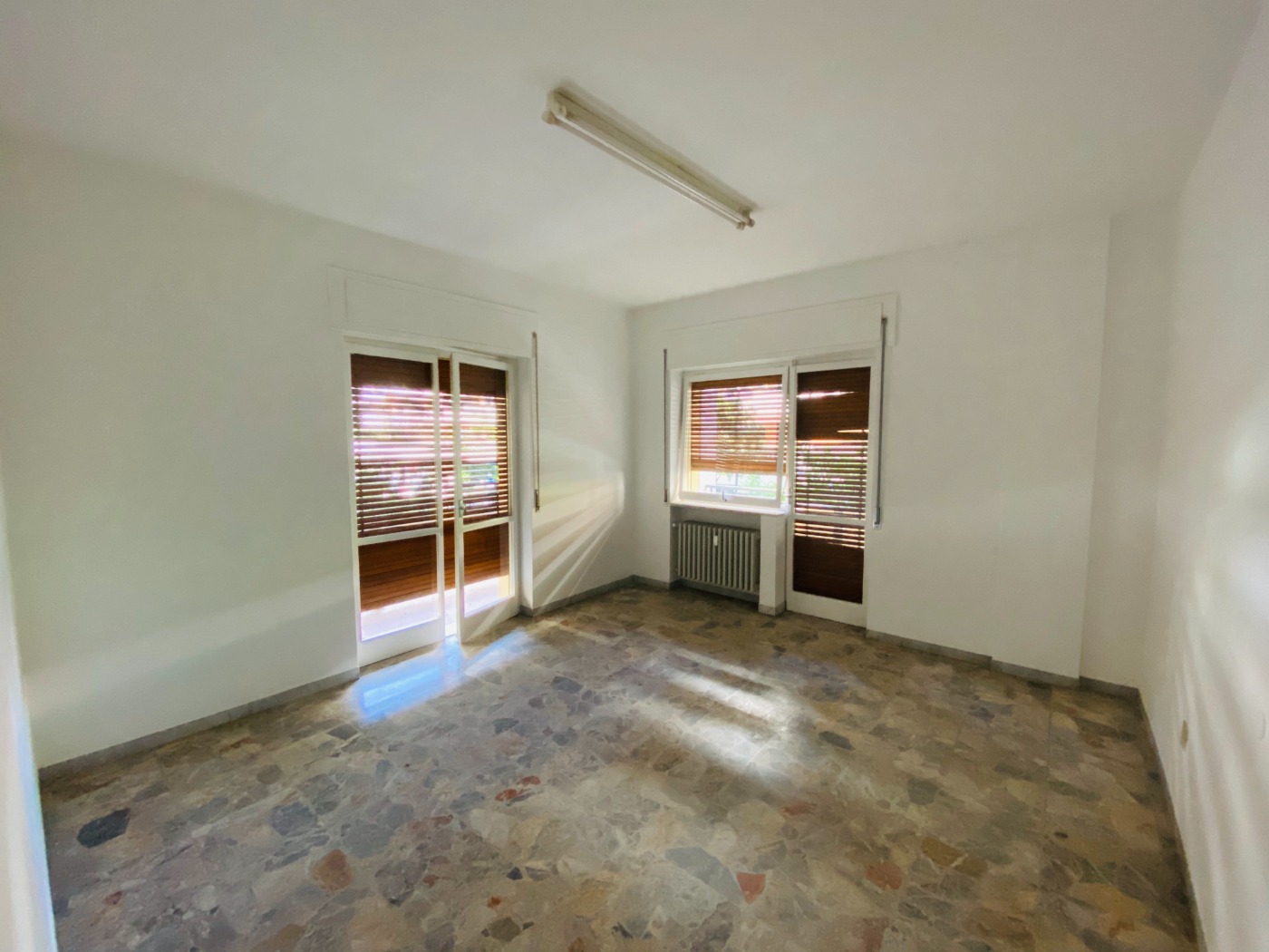 <span  class="uc_style_uc_tiles_grid_image_elementor_uc_items_attribute_title" style="color:#ffffff;">20730.jpg</span>