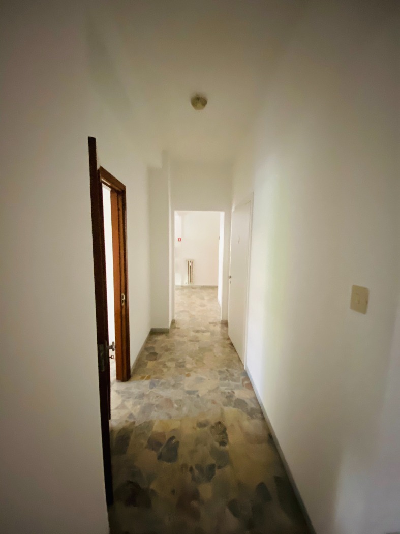 <span  class="uc_style_uc_tiles_grid_image_elementor_uc_items_attribute_title" style="color:#ffffff;">20735.jpg</span>