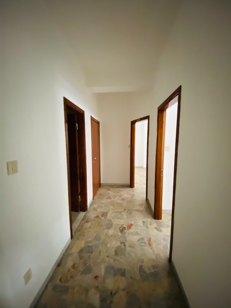 <span  class="uc_style_uc_tiles_grid_image_elementor_uc_items_attribute_title" style="color:#ffffff;">20736.jpg</span>