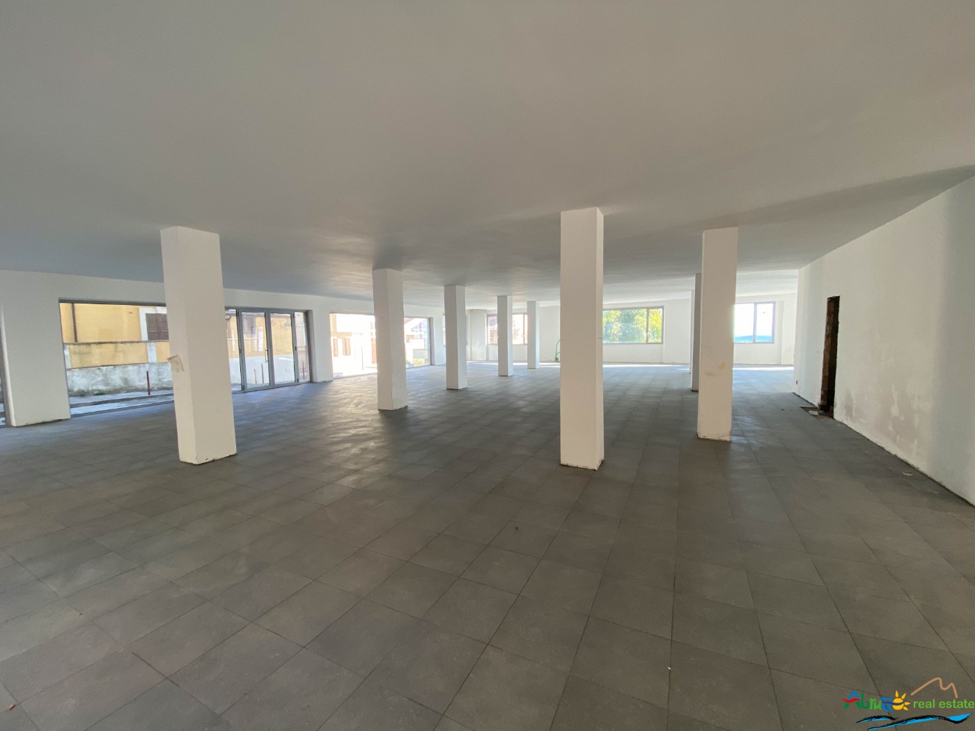 <span  class="uc_style_uc_tiles_grid_image_elementor_uc_items_attribute_title" style="color:#ffffff;">20776.jpg</span>