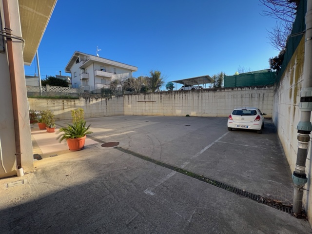 <span  class="uc_style_uc_tiles_grid_image_elementor_uc_items_attribute_title" style="color:#ffffff;">22526.jpg</span>