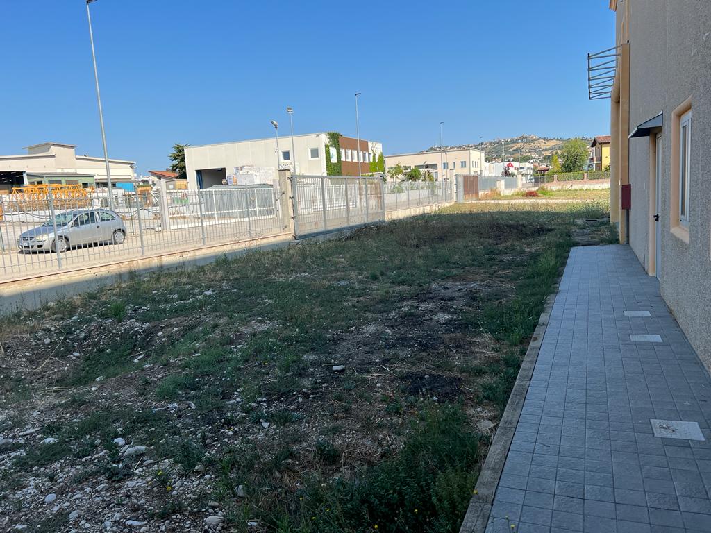 <span  class="uc_style_uc_tiles_grid_image_elementor_uc_items_attribute_title" style="color:#ffffff;">23169.jpeg</span>