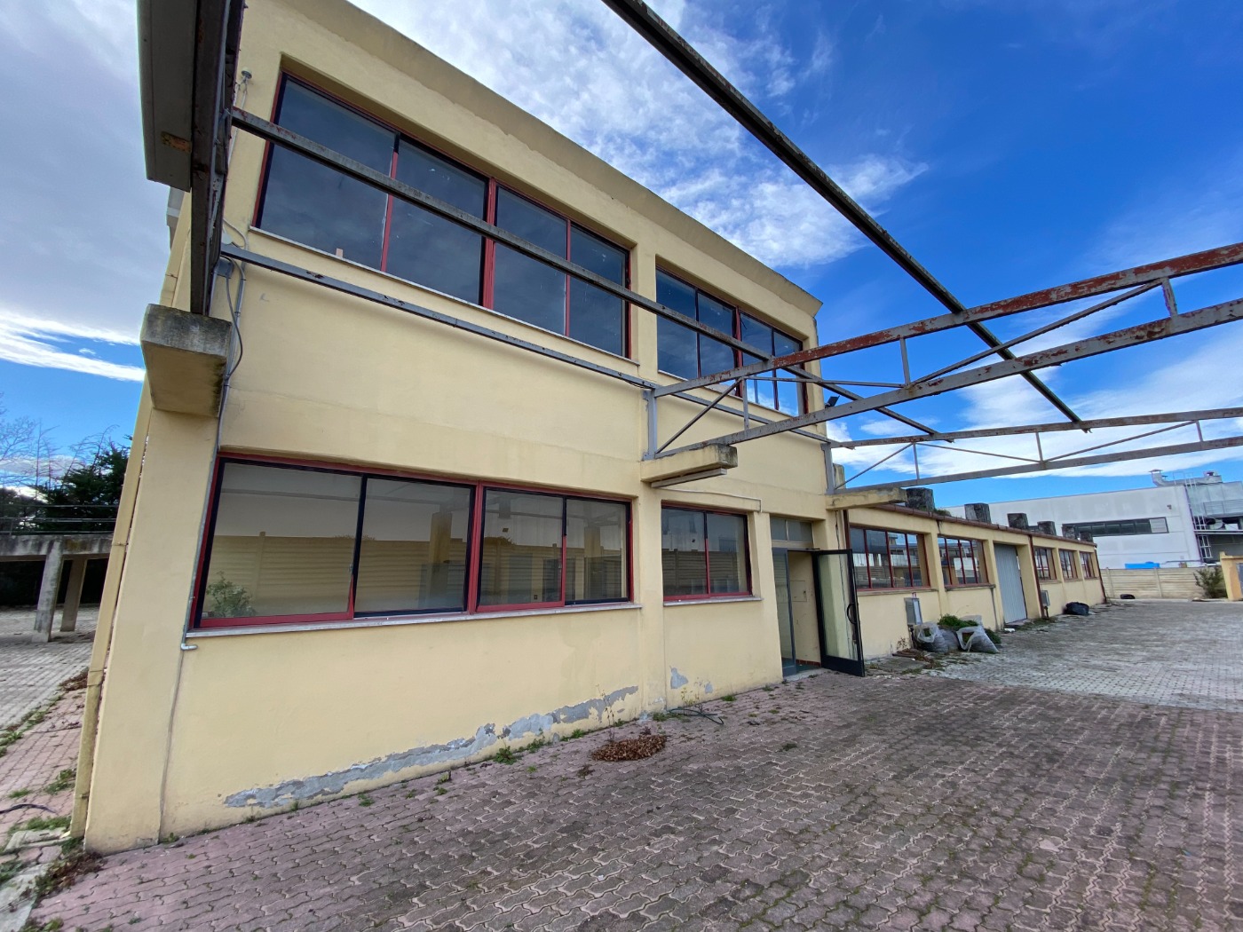 <span  class="uc_style_uc_tiles_grid_image_elementor_uc_items_attribute_title" style="color:#ffffff;">23299.jpg</span>