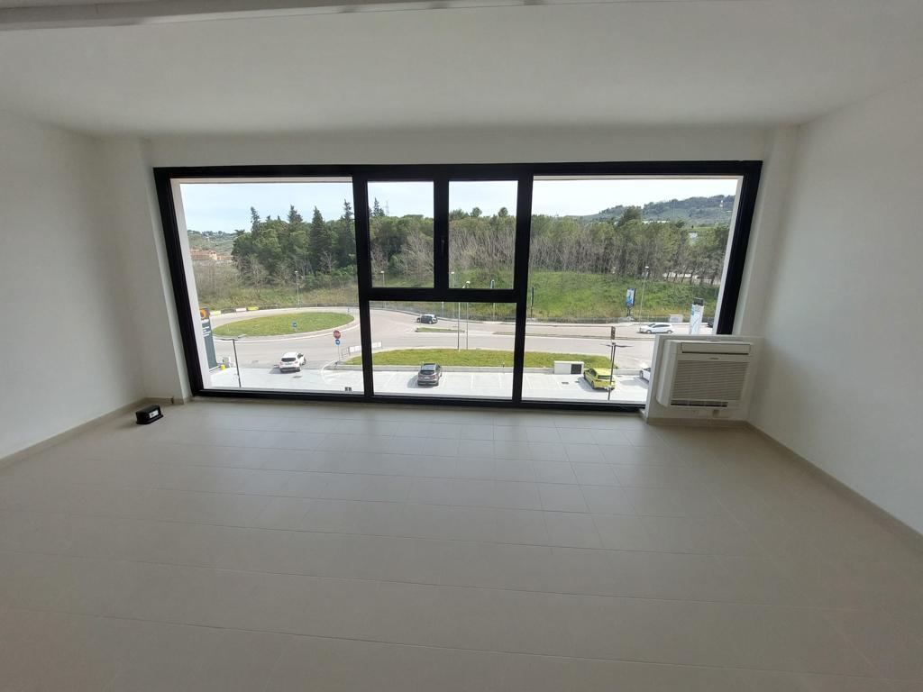 <span  class="uc_style_uc_tiles_grid_image_elementor_uc_items_attribute_title" style="color:#ffffff;">24176.jpeg</span>