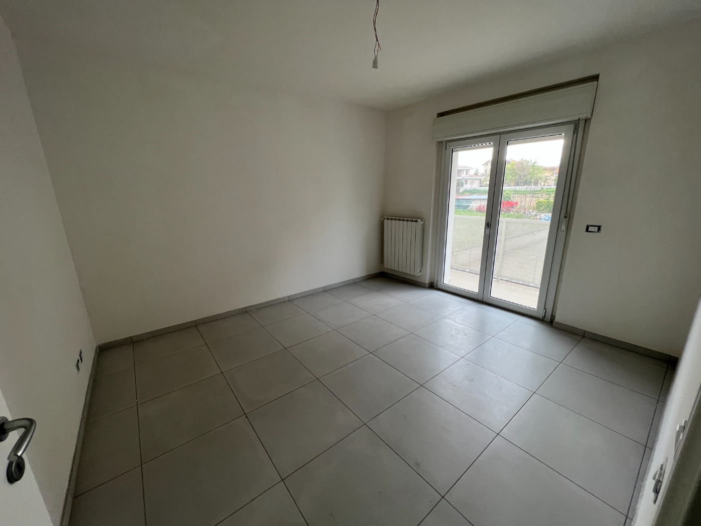 <span  class="uc_style_uc_tiles_grid_image_elementor_uc_items_attribute_title" style="color:#ffffff;">24400.jpg</span>