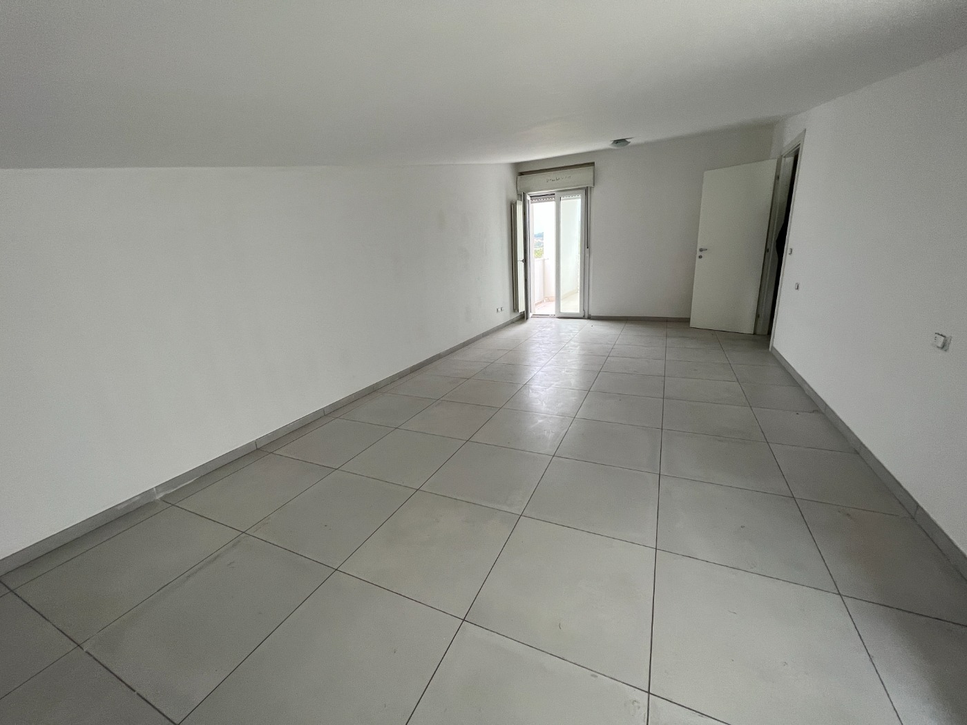 <span  class="uc_style_uc_tiles_grid_image_elementor_uc_items_attribute_title" style="color:#ffffff;">24405.jpg</span>