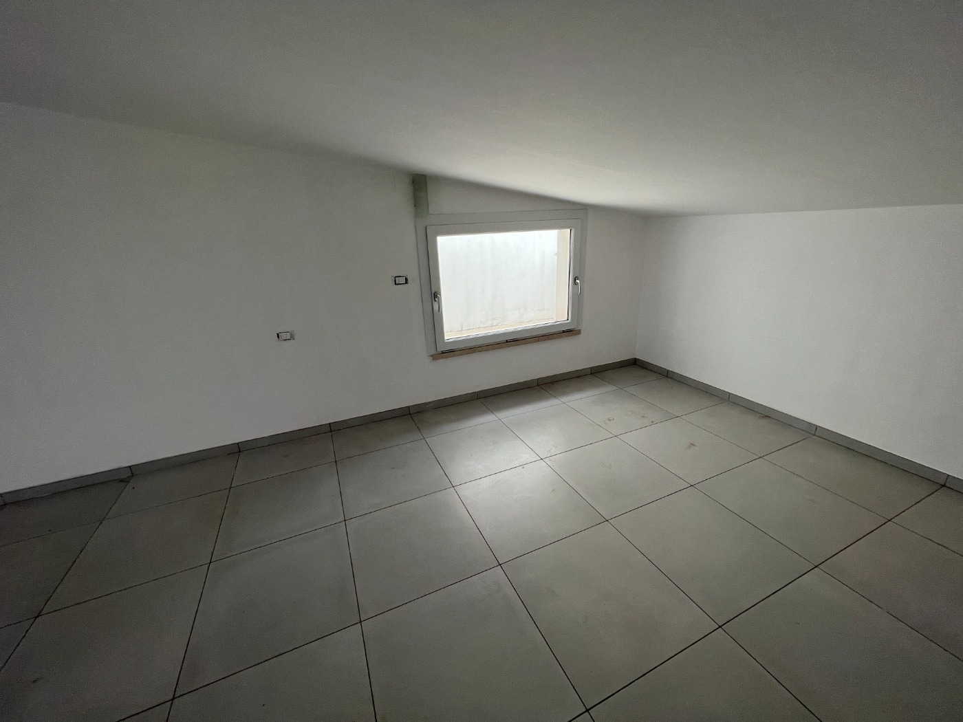 <span  class="uc_style_uc_tiles_grid_image_elementor_uc_items_attribute_title" style="color:#ffffff;">24406.jpg</span>