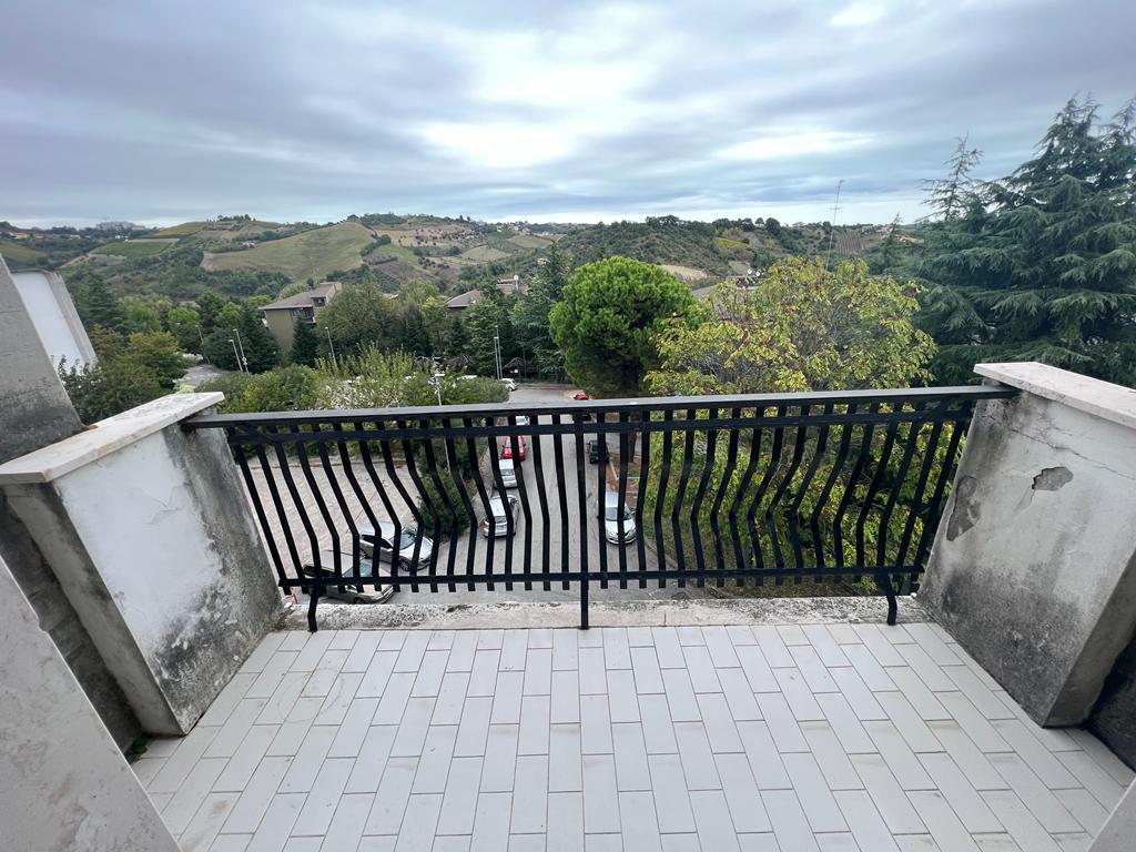 <span  class="uc_style_uc_tiles_grid_image_elementor_uc_items_attribute_title" style="color:#ffffff;">24726.jpeg</span>