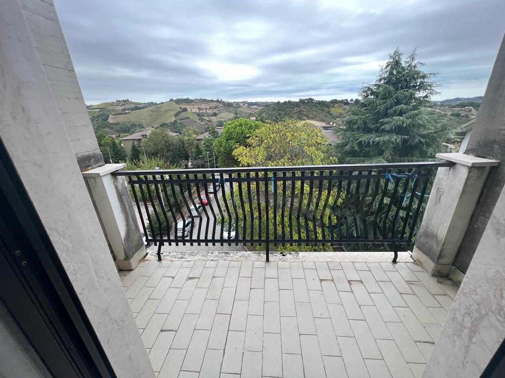 <span  class="uc_style_uc_tiles_grid_image_elementor_uc_items_attribute_title" style="color:#ffffff;">24727.jpeg</span>