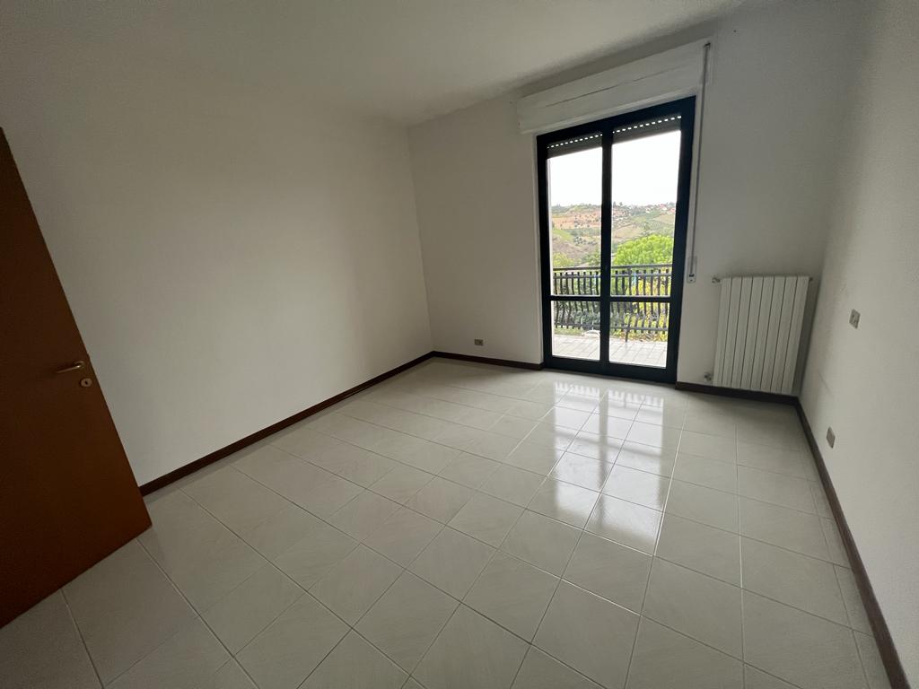 <span  class="uc_style_uc_tiles_grid_image_elementor_uc_items_attribute_title" style="color:#ffffff;">24728.jpeg</span>