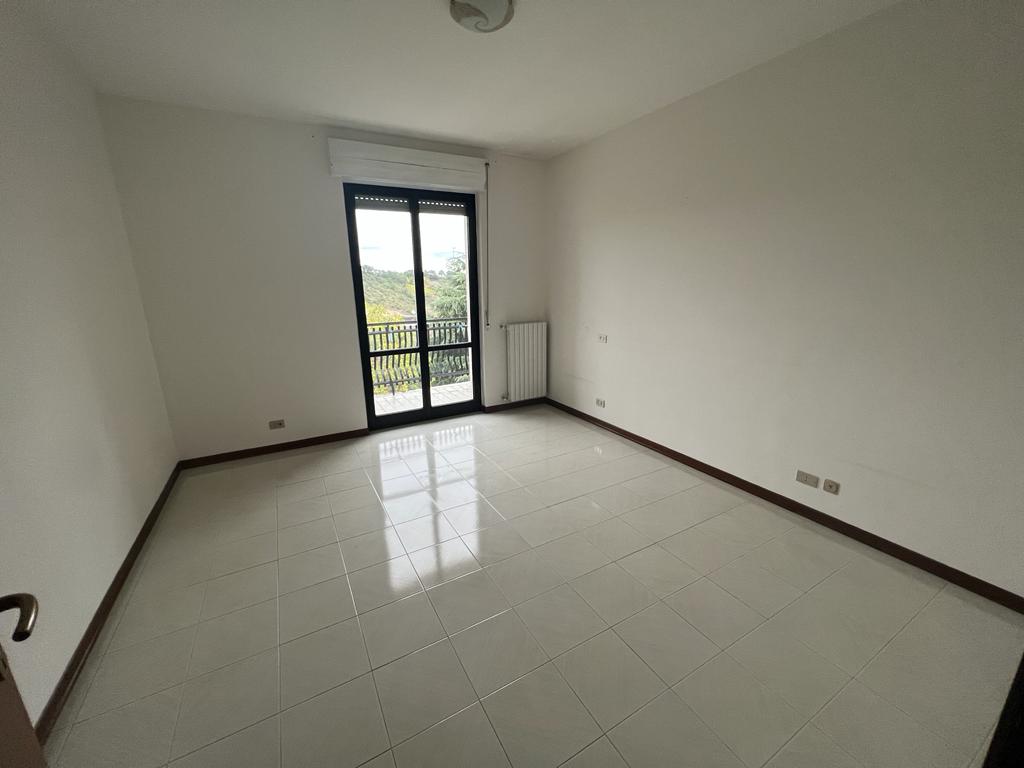 <span  class="uc_style_uc_tiles_grid_image_elementor_uc_items_attribute_title" style="color:#ffffff;">24729.jpeg</span>