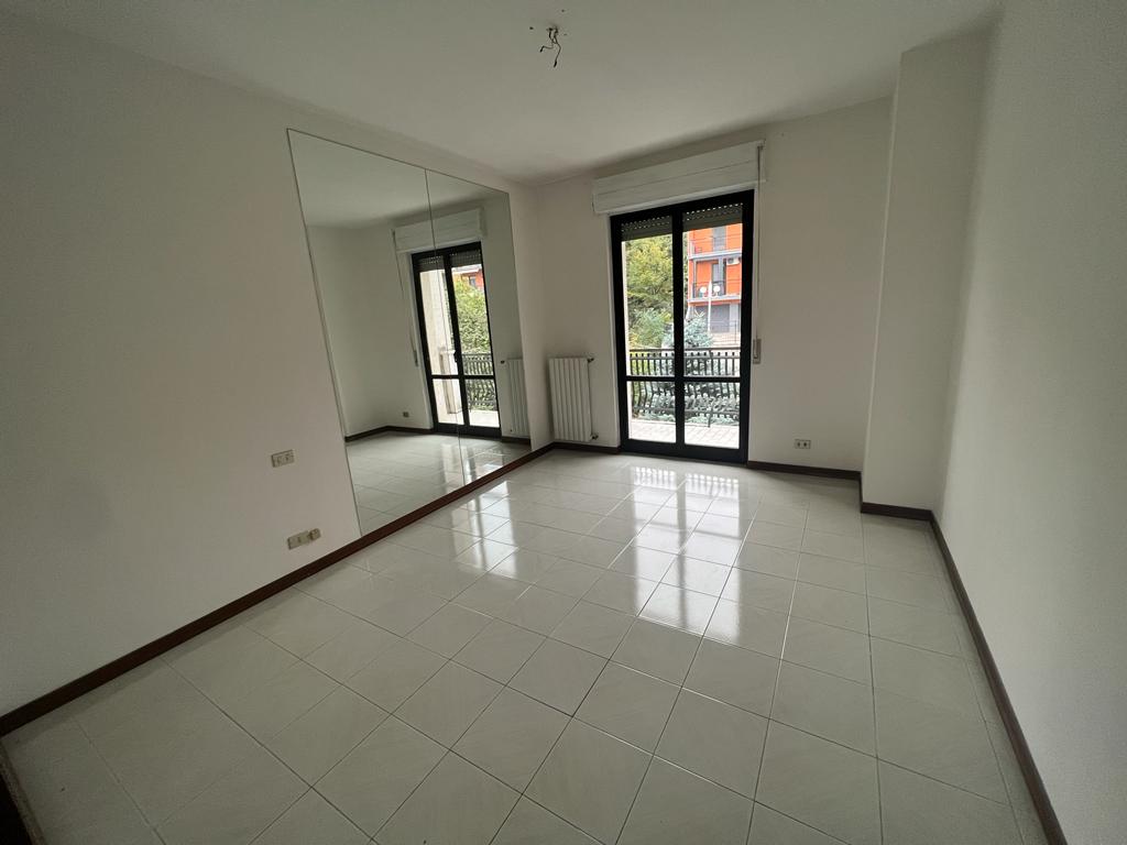 <span  class="uc_style_uc_tiles_grid_image_elementor_uc_items_attribute_title" style="color:#ffffff;">24732.jpeg</span>