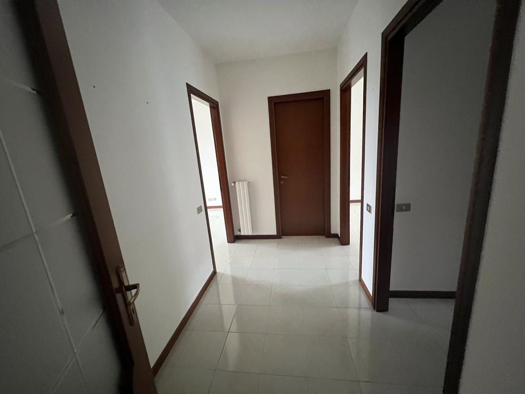 <span  class="uc_style_uc_tiles_grid_image_elementor_uc_items_attribute_title" style="color:#ffffff;">24735.jpeg</span>