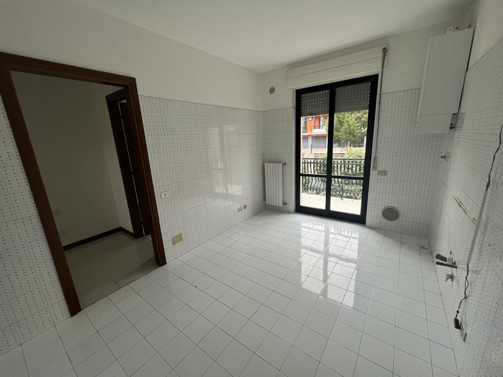 <span  class="uc_style_uc_tiles_grid_image_elementor_uc_items_attribute_title" style="color:#ffffff;">24737.jpeg</span>