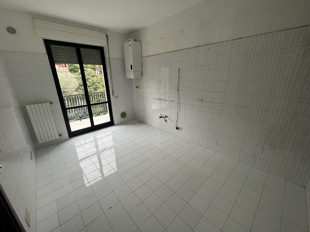 <span  class="uc_style_uc_tiles_grid_image_elementor_uc_items_attribute_title" style="color:#ffffff;">24738.jpeg</span>